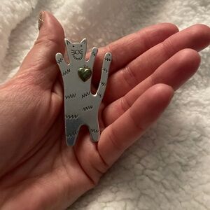 Silver Cat brooch with Heart